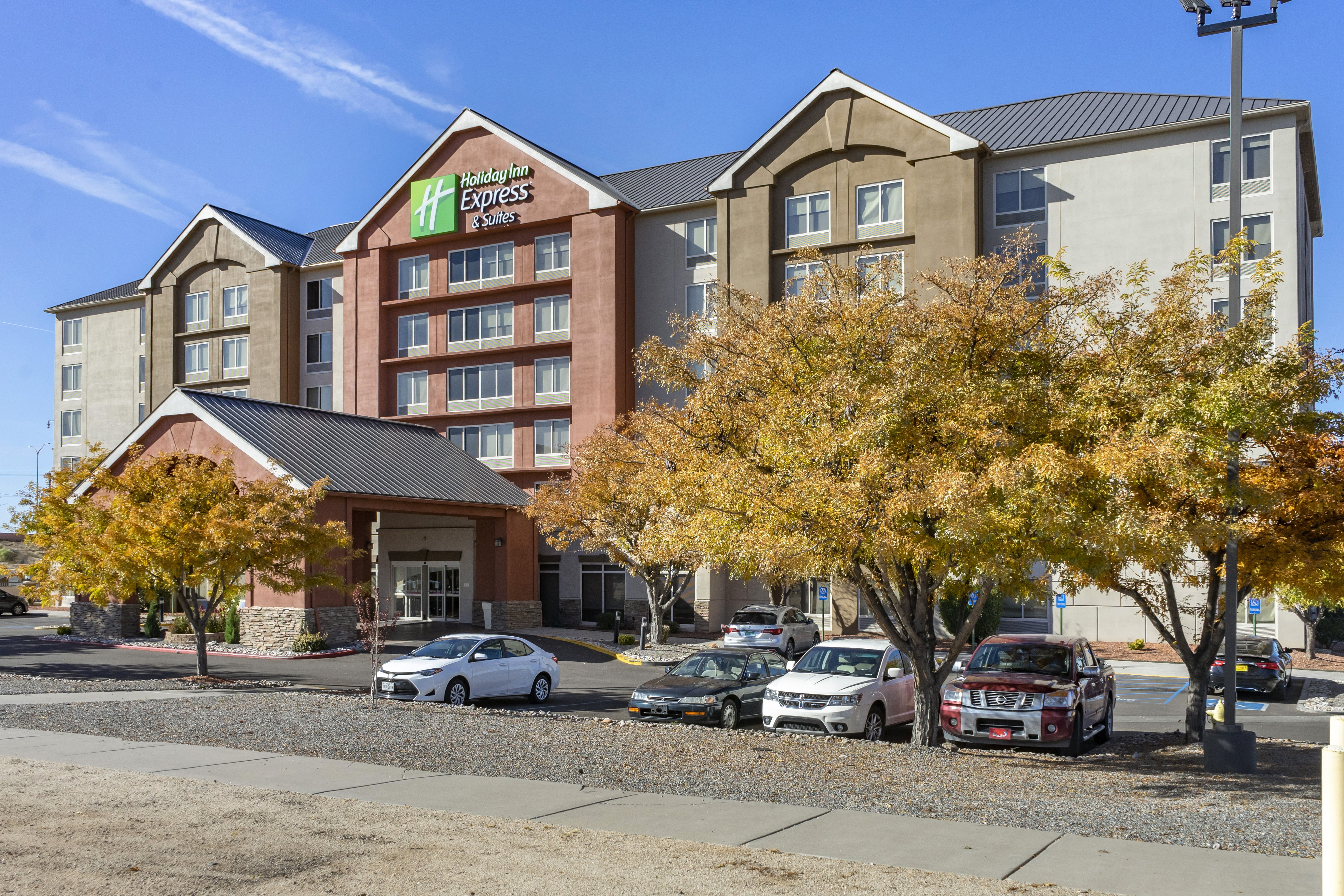 Holiday Inn Express Hotel And Suites Albuquerque Midtown 24/26