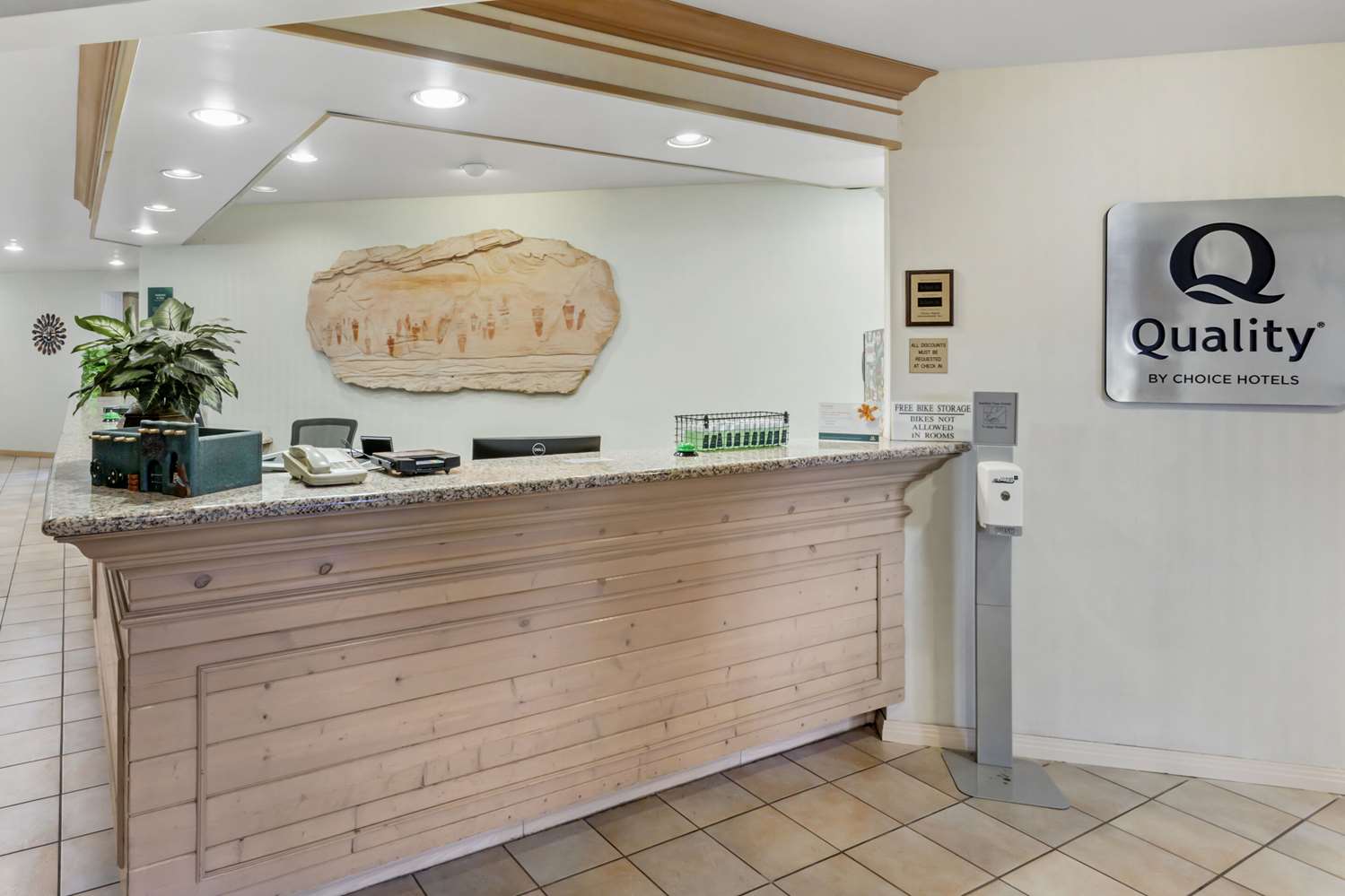 Quality Suites Moab near Arches National Park 6/42