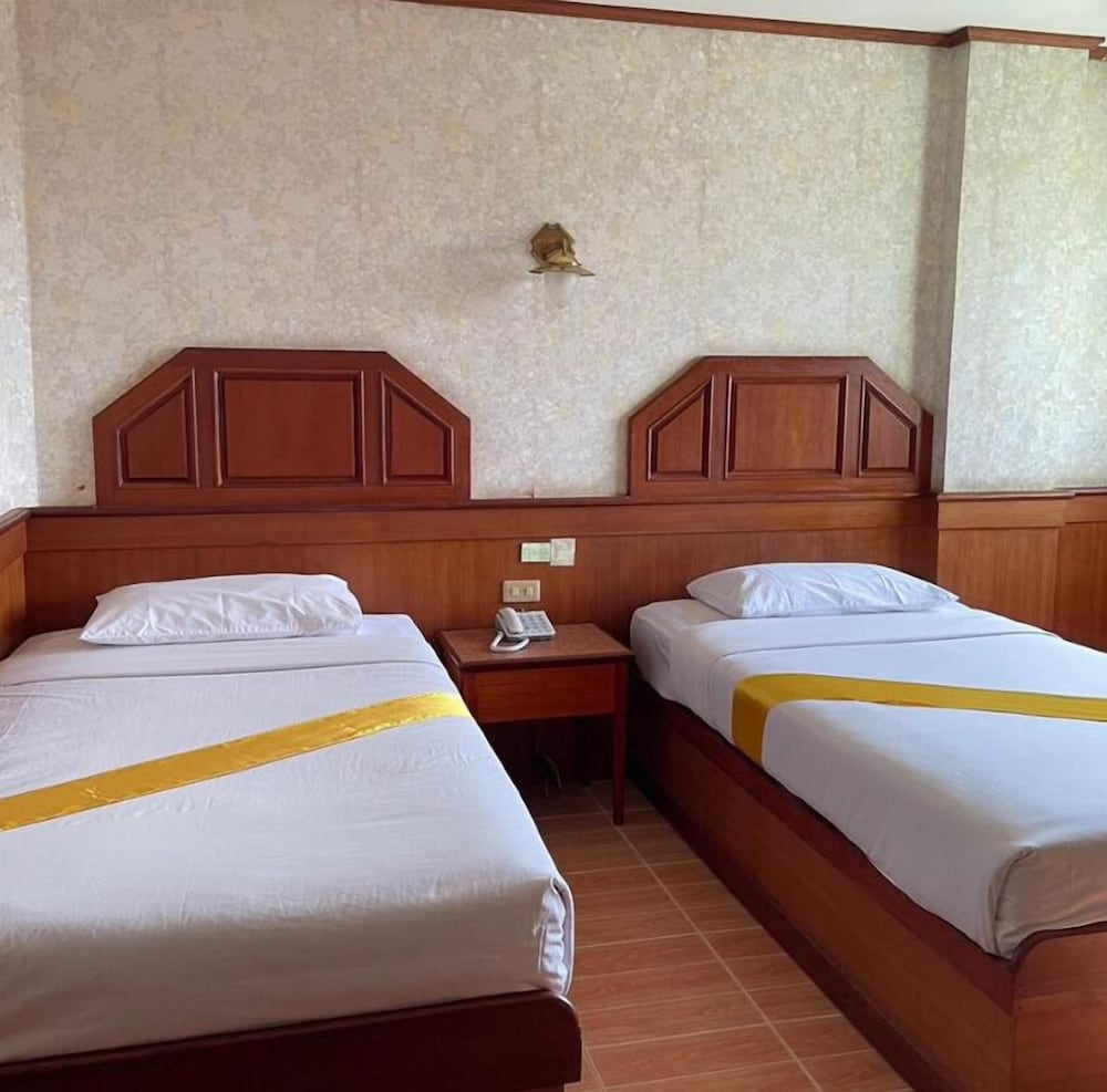 Sakol Grand Palace Hotel 4/17