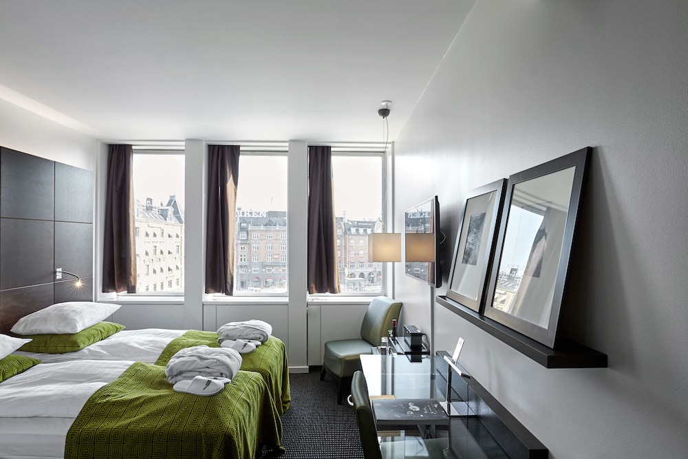 Square Hotel 36/43
