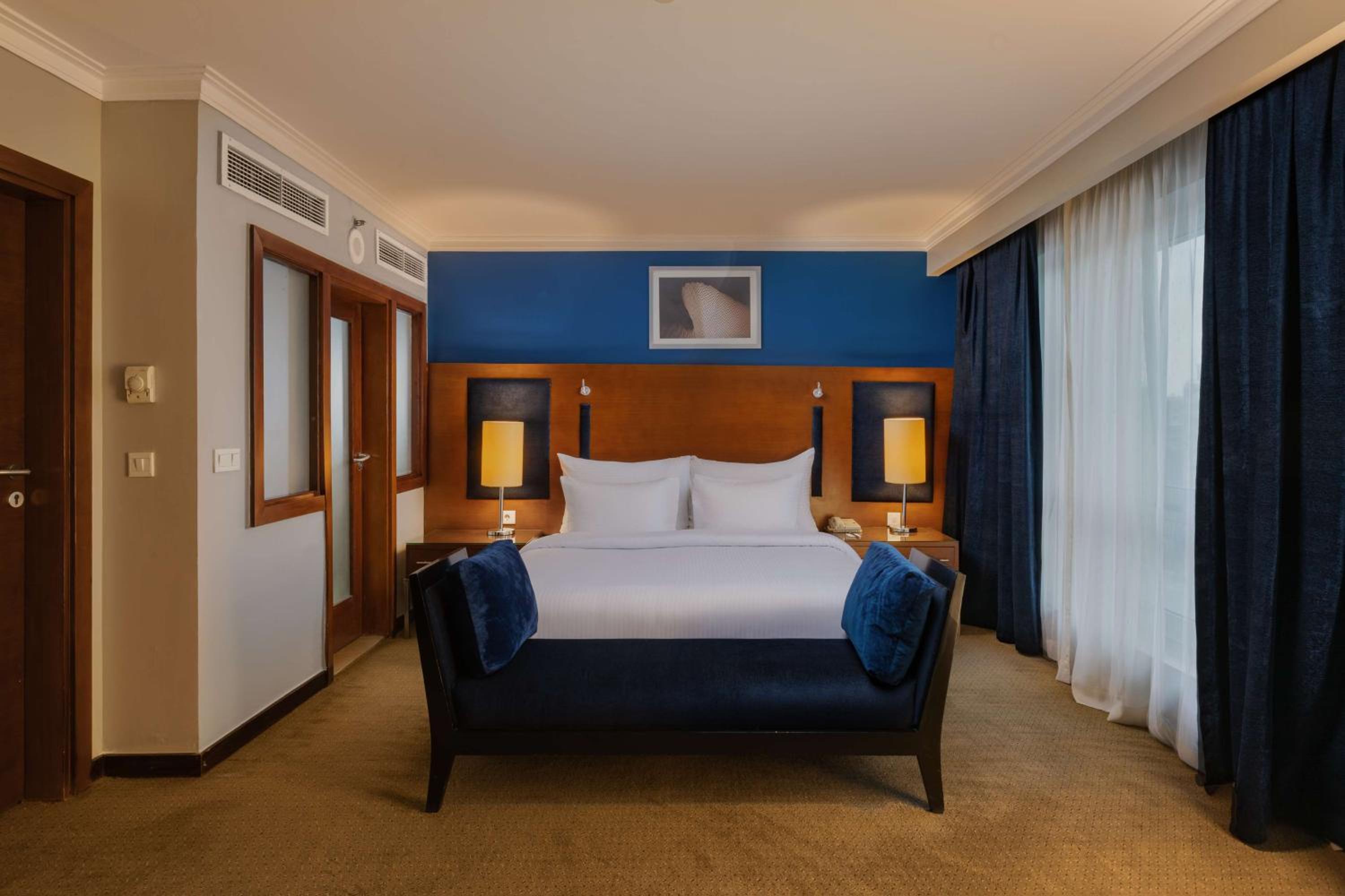 Diplomat, Suite