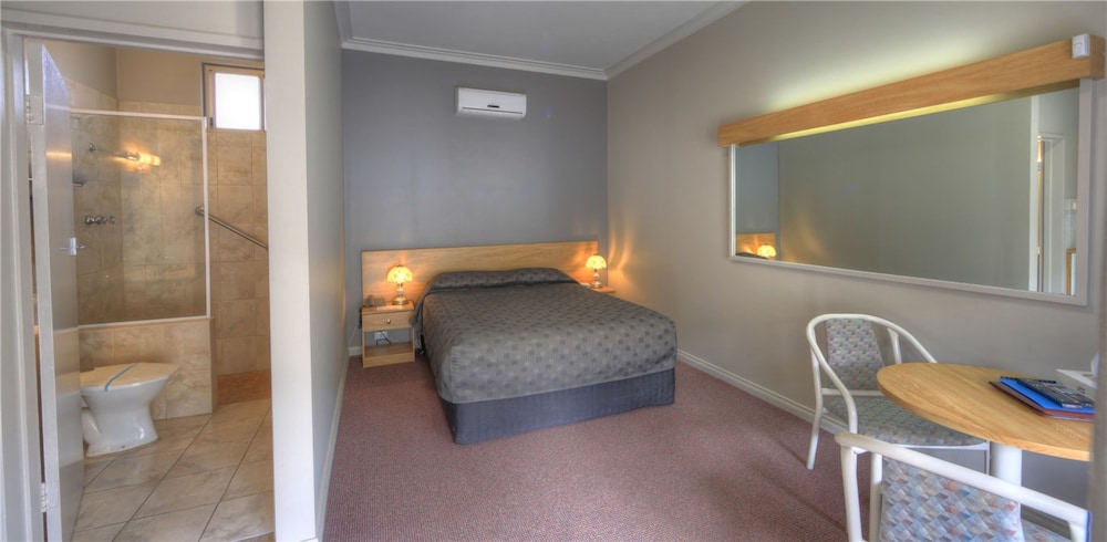 SILVER HAVEN MOTOR INN 24/41