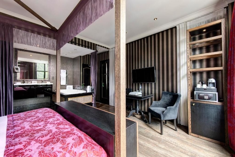 SPECIAL, DELUXE, CANAL VIEW, JETTED TUB