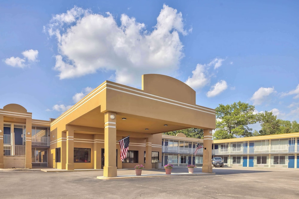 Studio6 Effingham, IL 32/38