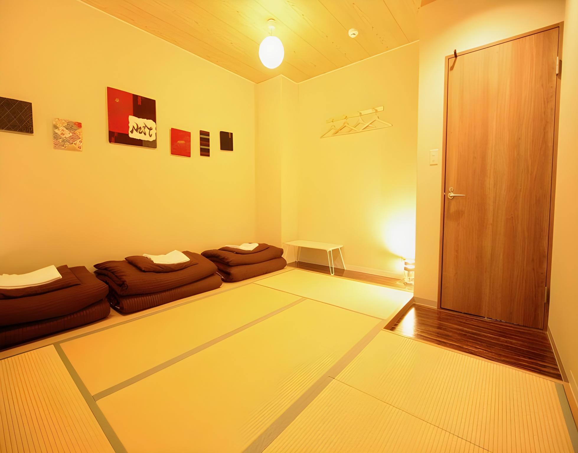 JAPANESE, SHARED BATHROOM