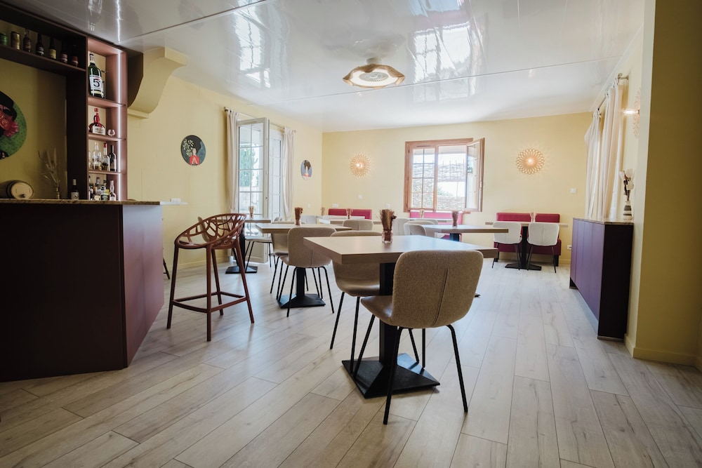 HOTEL DES GRANGES 32/47