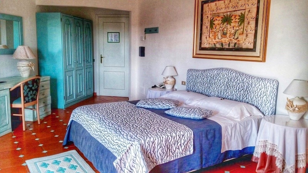 Stefania Hotel 39/87