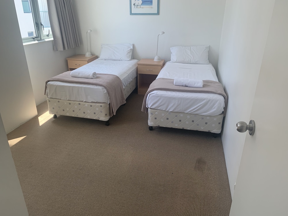 Beachfront Towers 29/80