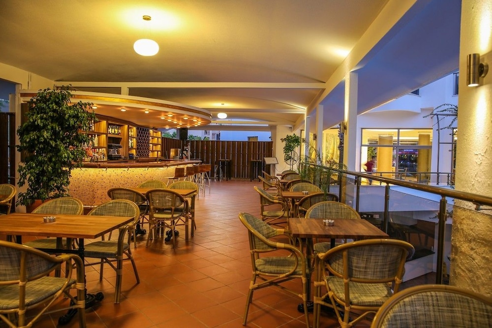 Lalila Blue Suites 57/73