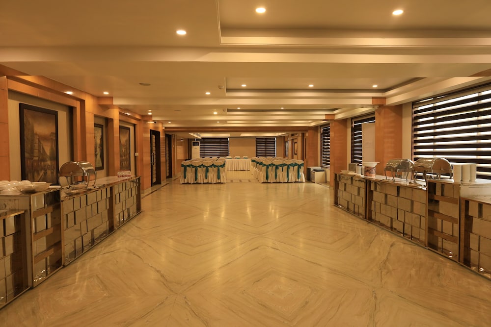 THE AANANDA IMPERIAL 34/50