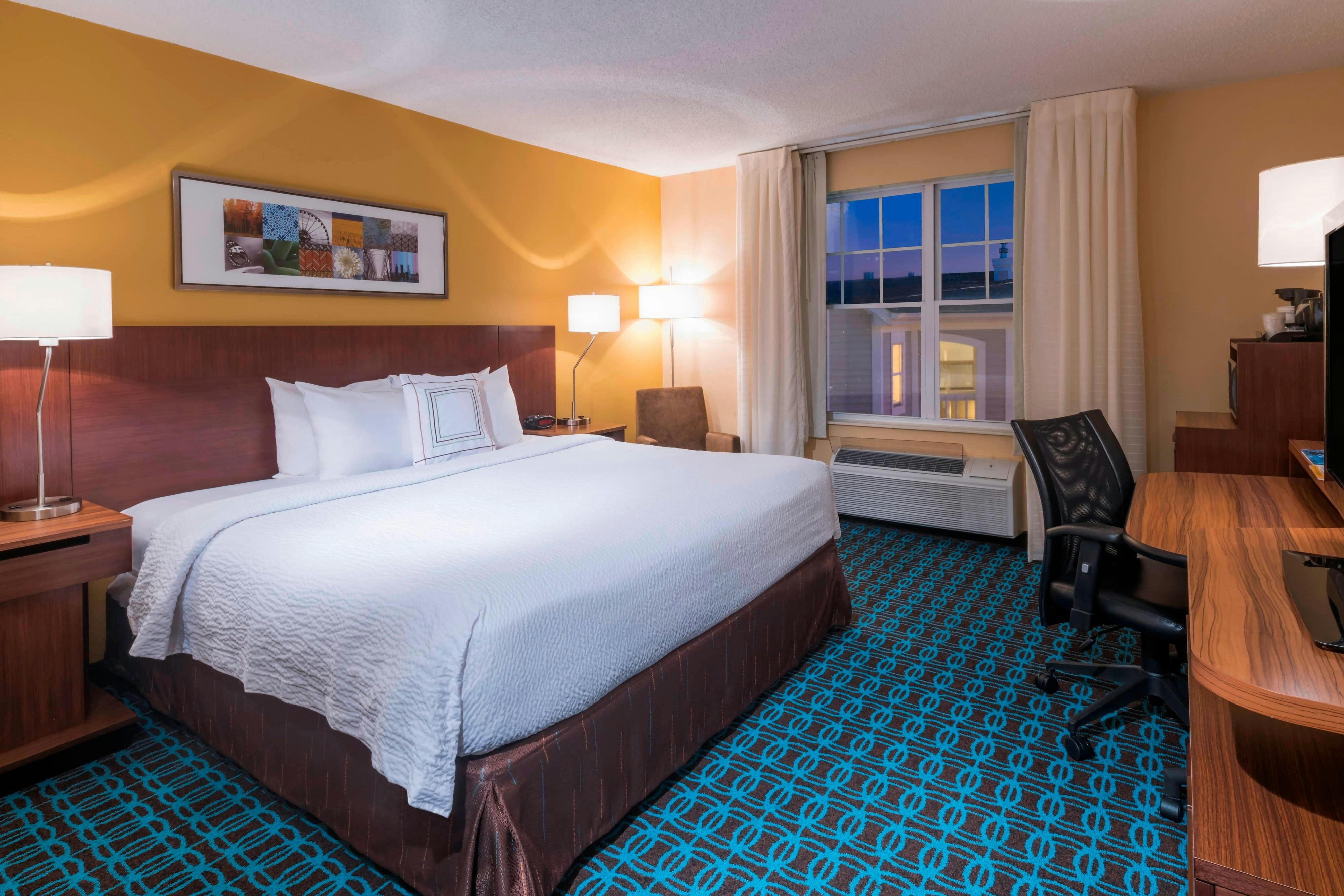 ROOM, KING BED