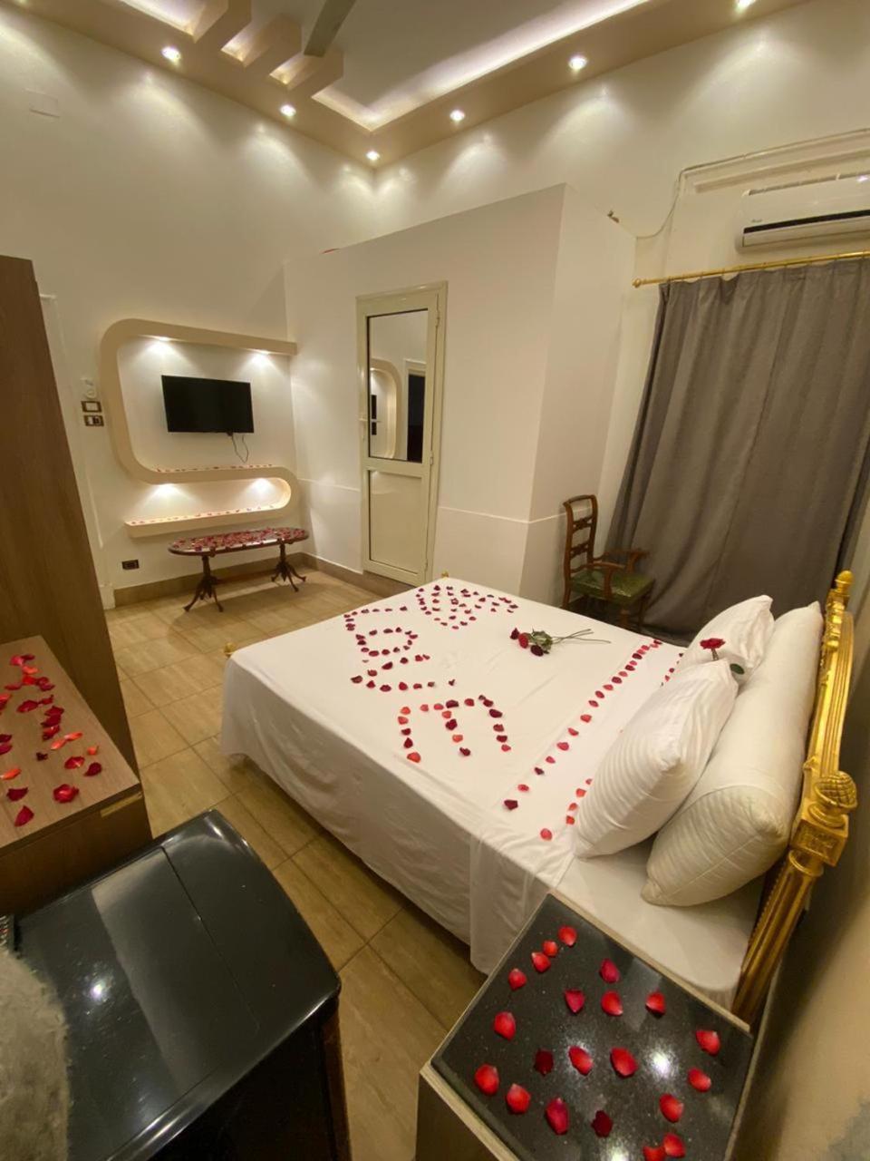 غرفة بسريرين مزدوجين بحمام خاص، Meramees Hostel 2/2