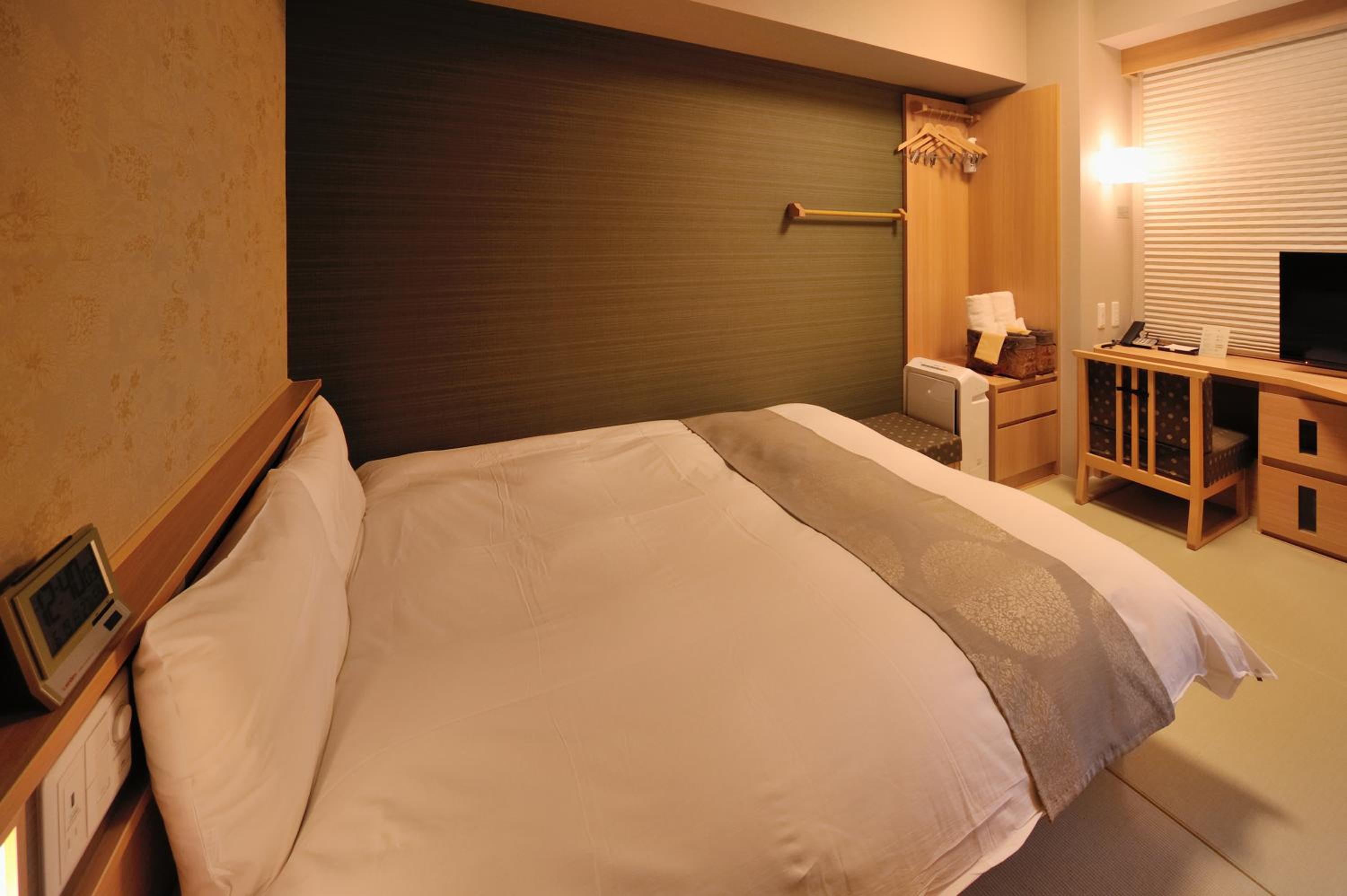 Moderate, Double Bed, Cypress Bath