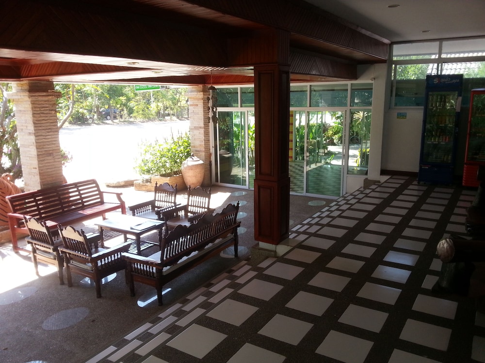 Thongpaeka Hotel 34/50