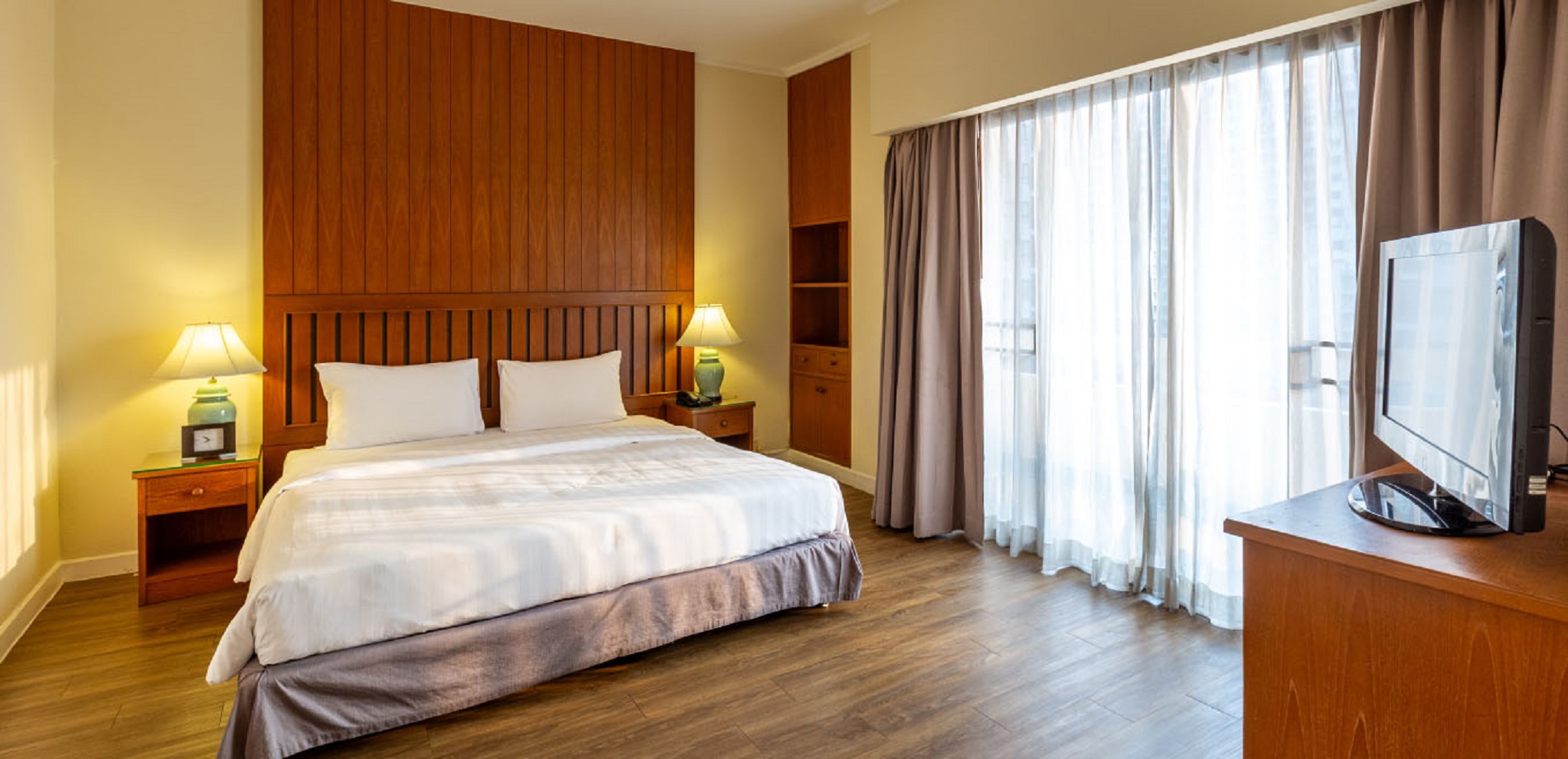 2 Bedrooms, Suite