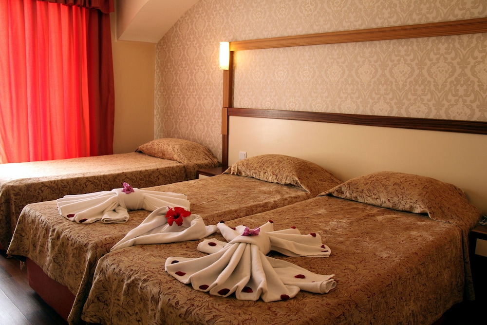 Lims Bona Dea Beach Hotel 40/67
