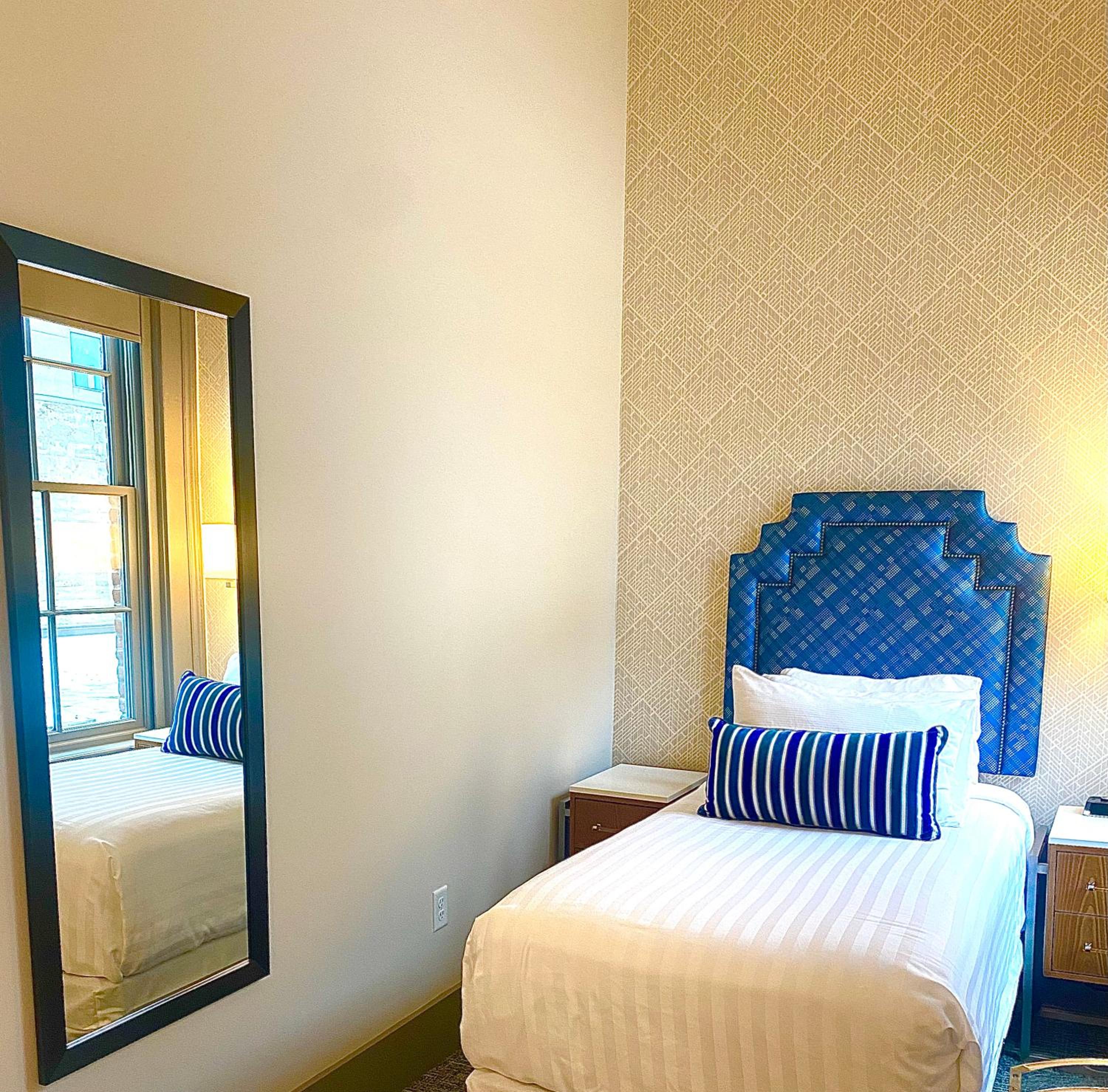 Signature, Courtyard, Double or Twin Bed