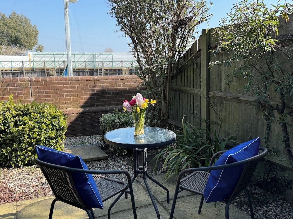 The River Haven Hotel 33/39