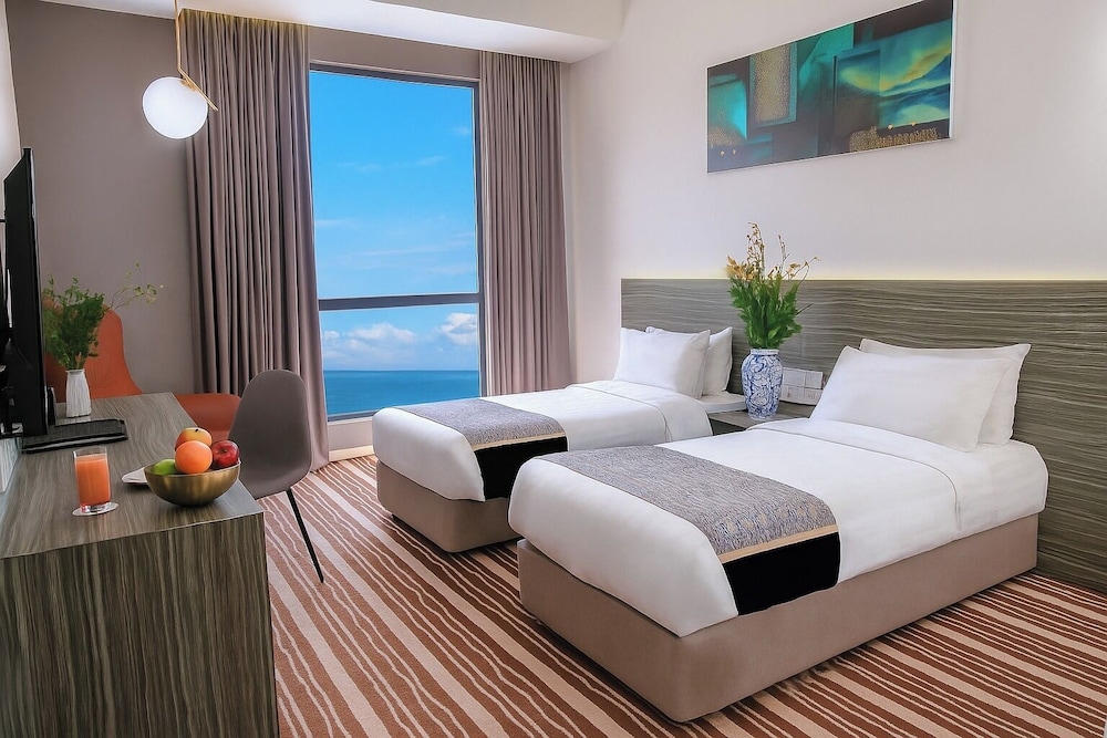 Deluxe, Twin Beds, Partial Sea View