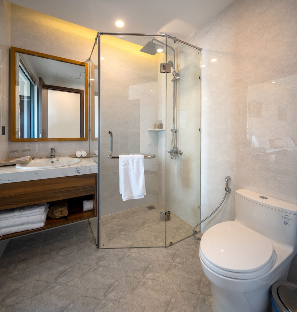 Avenis Hotel 34/37