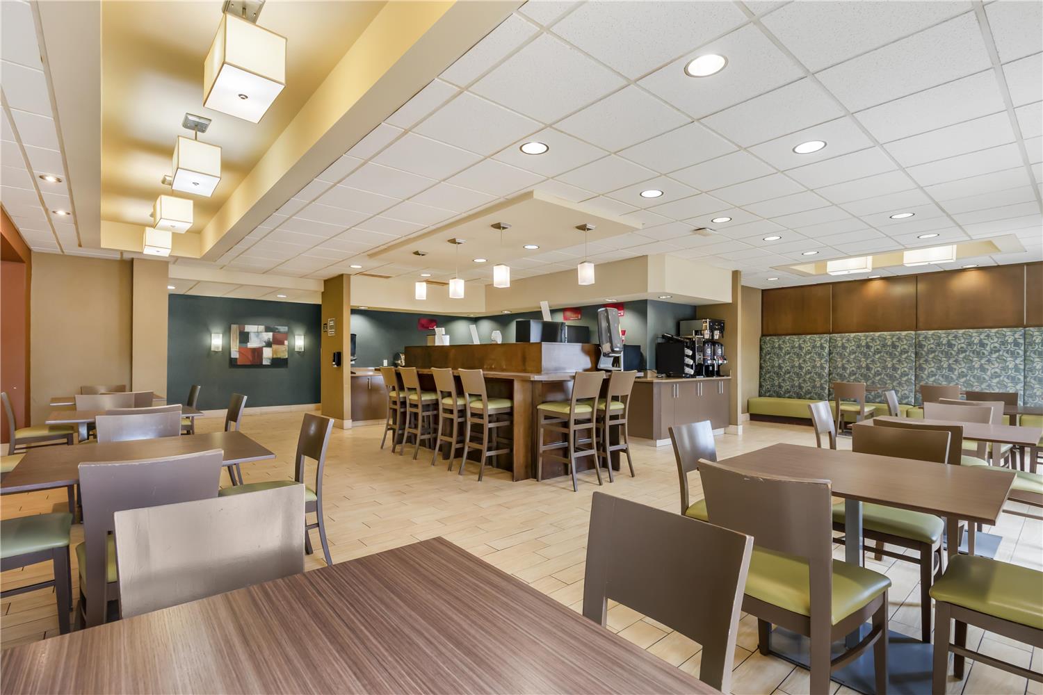 BEST WESTERN PLUS Winnipeg West 13/16