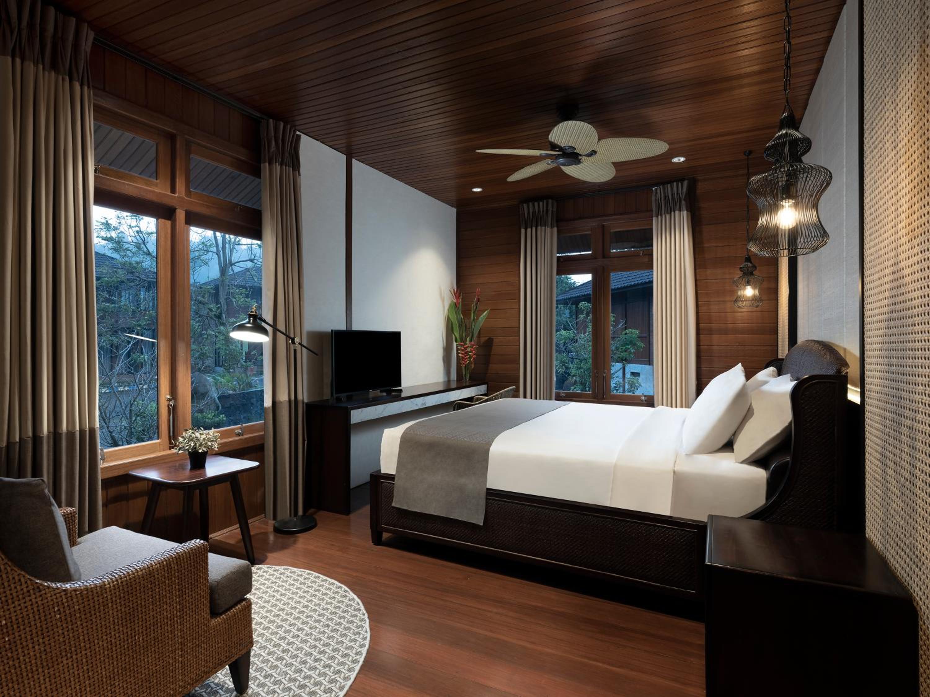 King and Twin Beds, Riverside, Private Pool