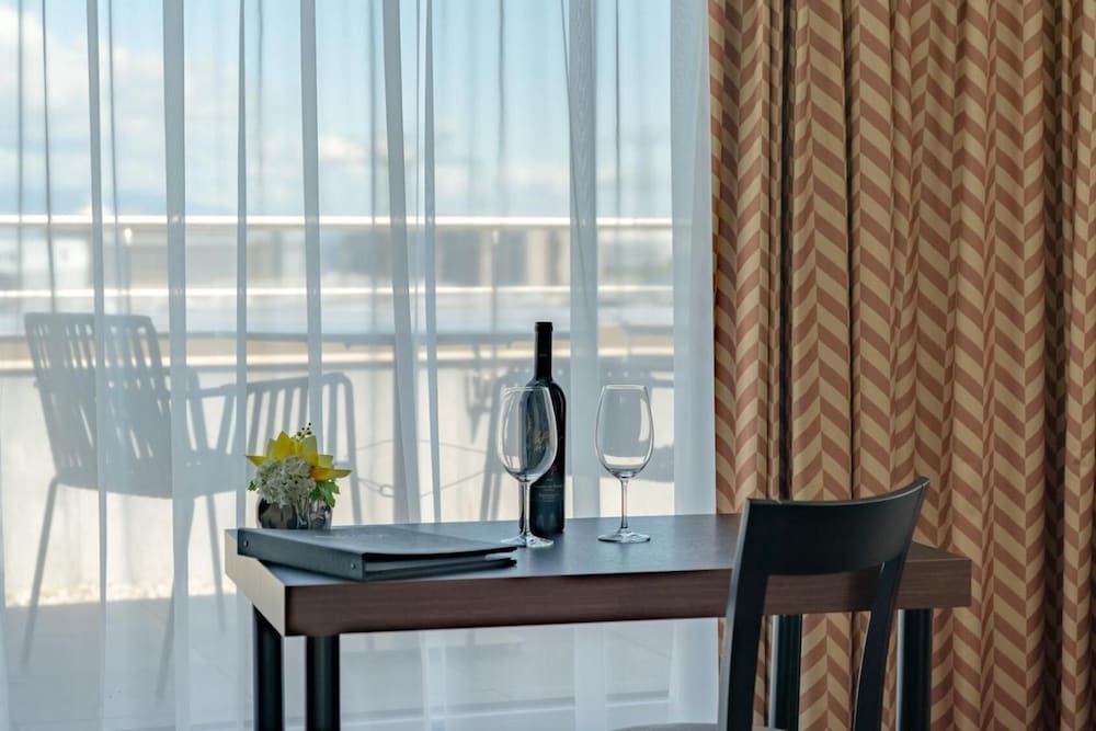 Nash Suites Hotel 6/38