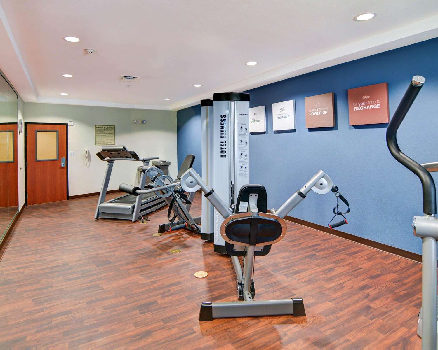 Quality Suites Near Cedar Creek Lake Mabank, TX 20/42