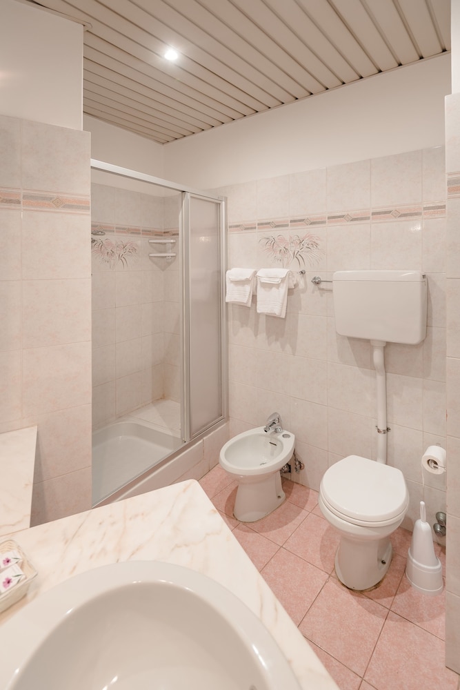 Miramare Hotel 38/42