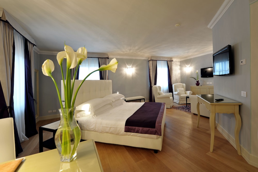 JUNIOR SUITE, DELUXE