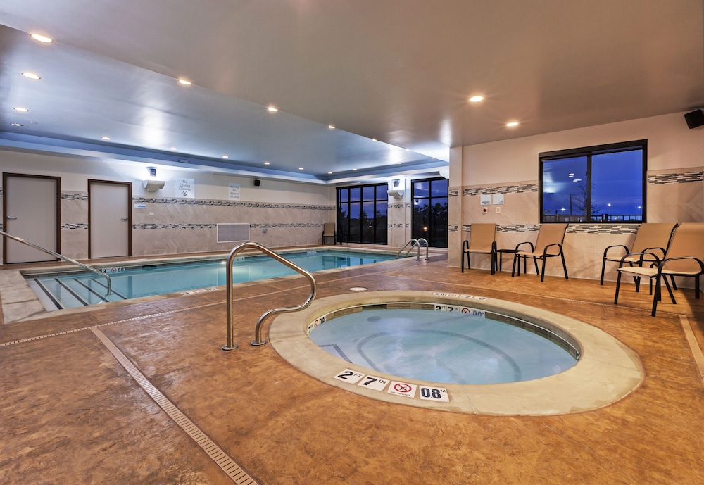 Holiday Inn Express And Suites Glenpool Tulsa South 32/52