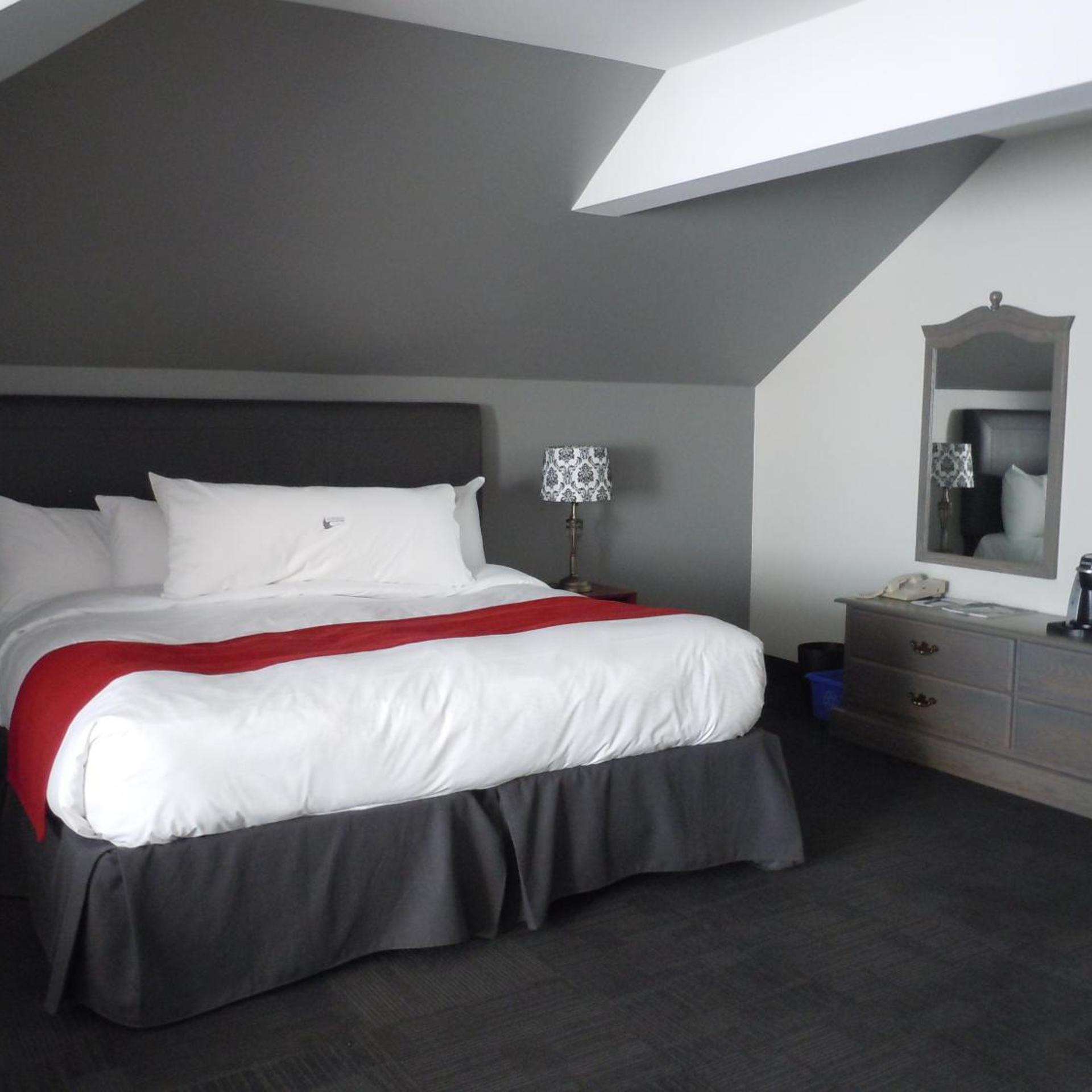 Superior, King Bed, Partial View