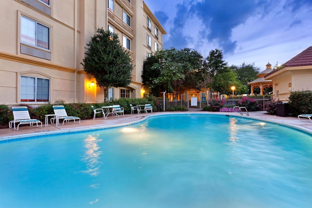 La Quinta Inn & Suites by Wyndham Raleigh Cary 1/44