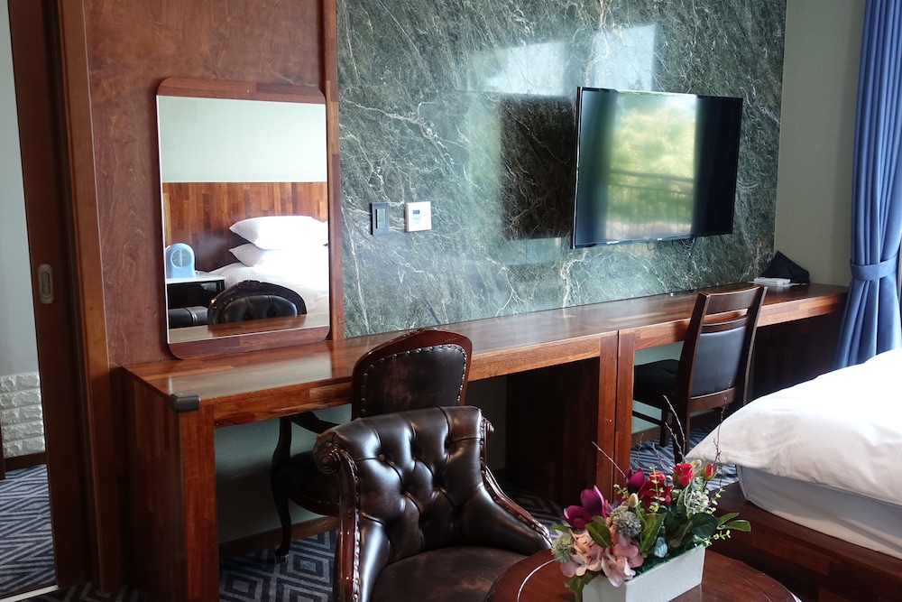 The Jun Pension Jeju 27/42