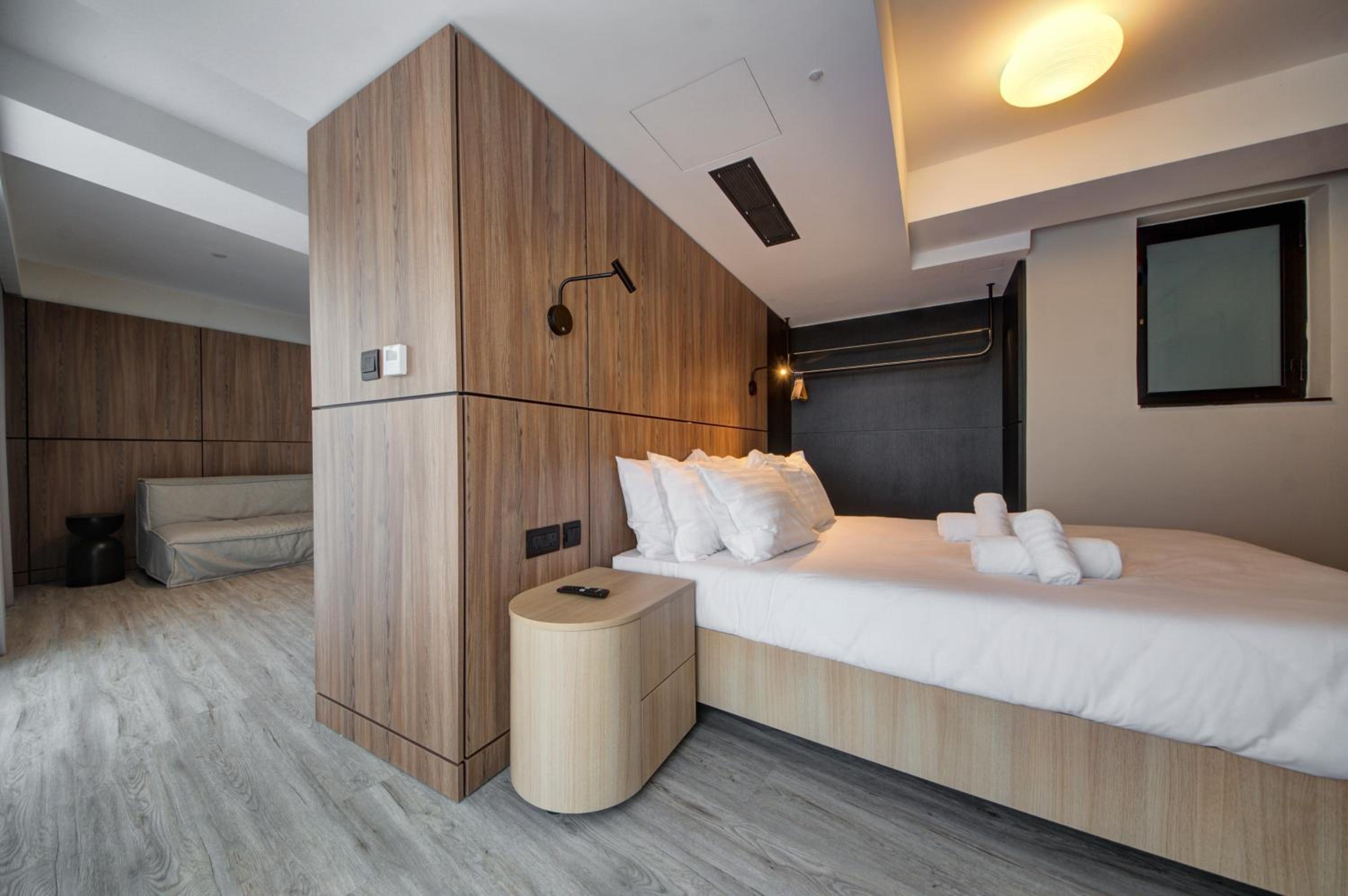 Executive, Suite, Outdoor Jetted Tub, Terrace