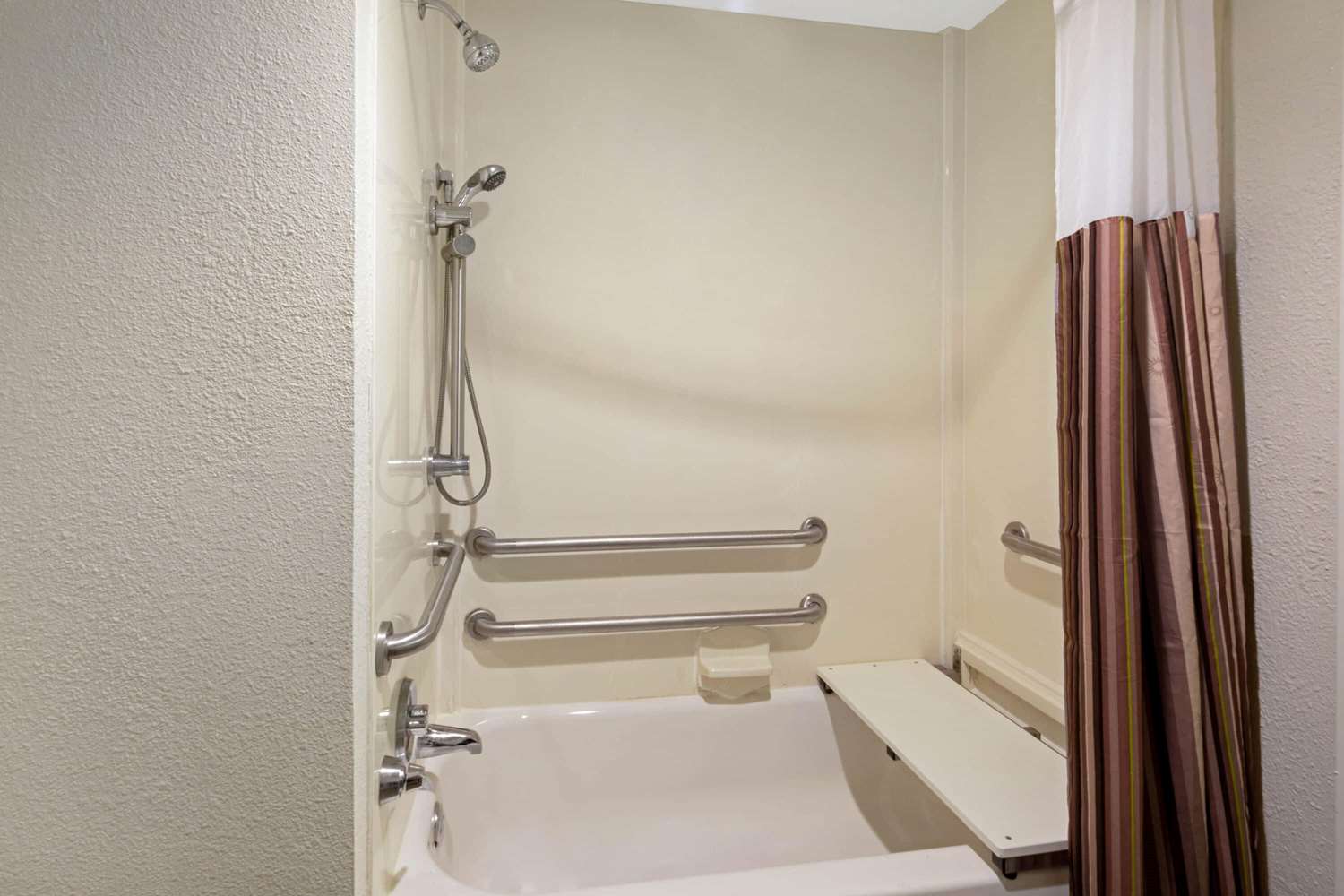 La Quinta Inn & Suites by Wyndham Miami Airport East 51/52
