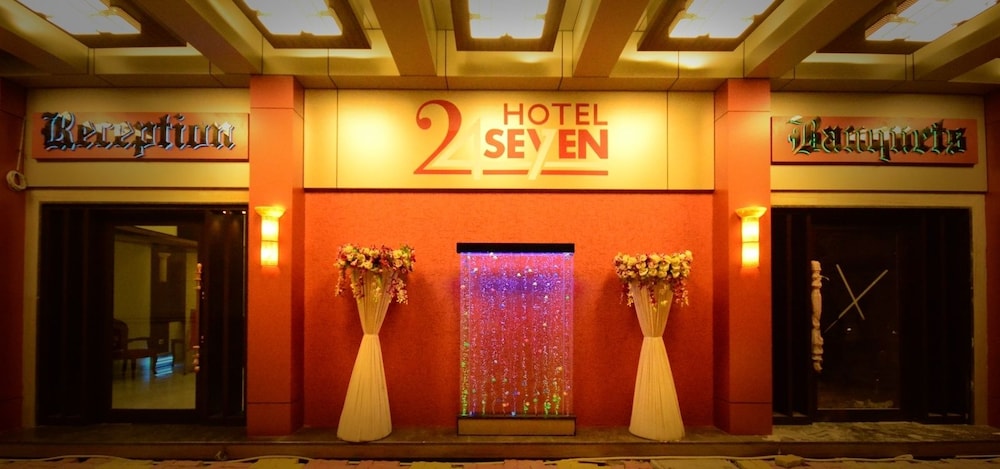 Hotel 24 Seven 2/40
