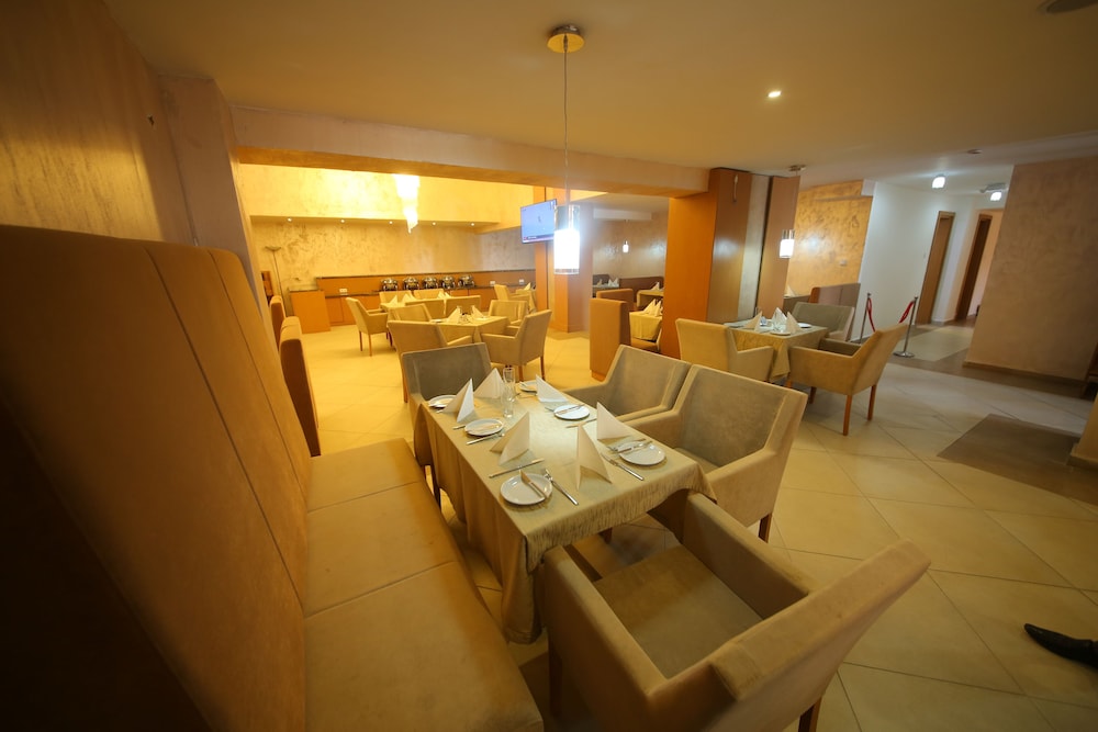 Momona Hotel 54/64