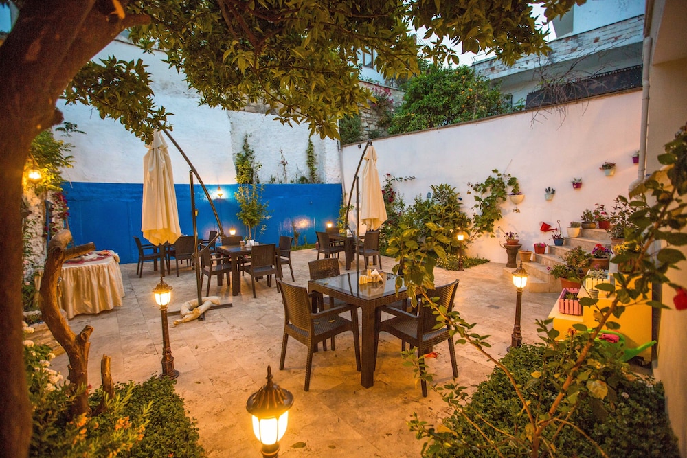 Old Town Boutique Hotel 45/50