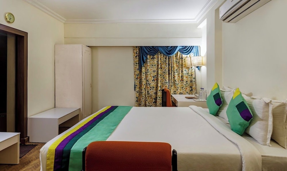 Hotel Crown Ahmedabad 24/43