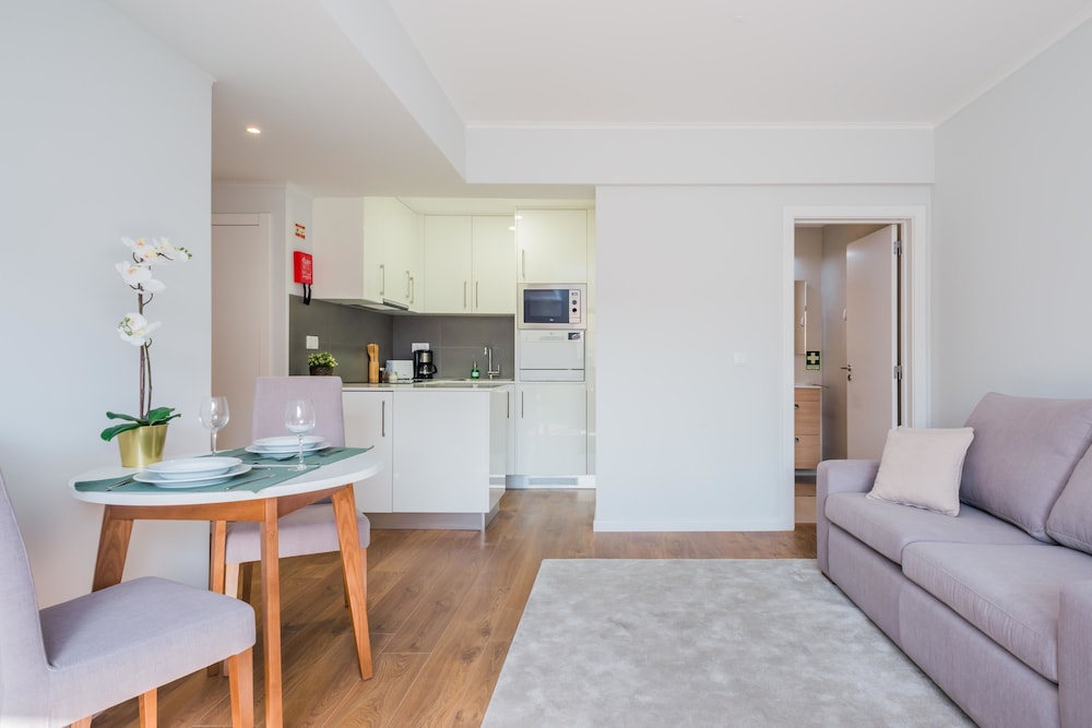 137 Lux Residence 24/48