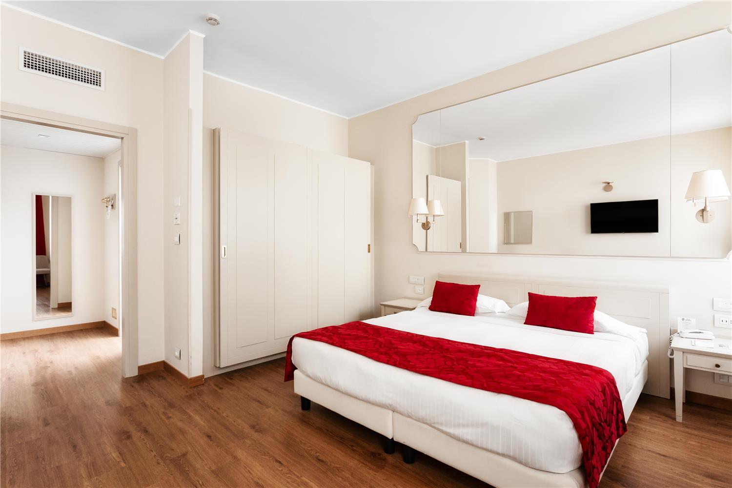 Comfort, 1 Queen and 1 Single Bed