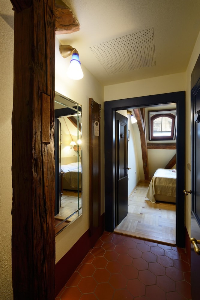ELITE HOTEL 16/50