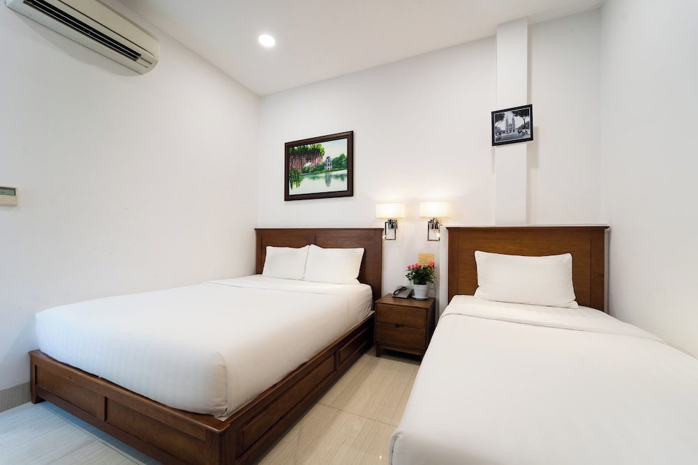 LUXURY, TRIPLE, MULTIPLE BEDS, CITY VIEW