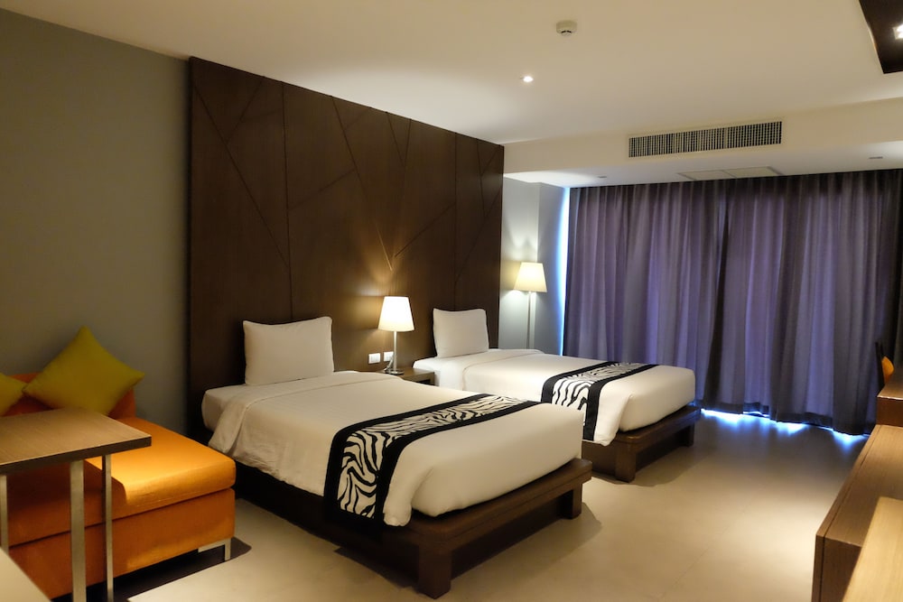 Season Five Hotel 15/53