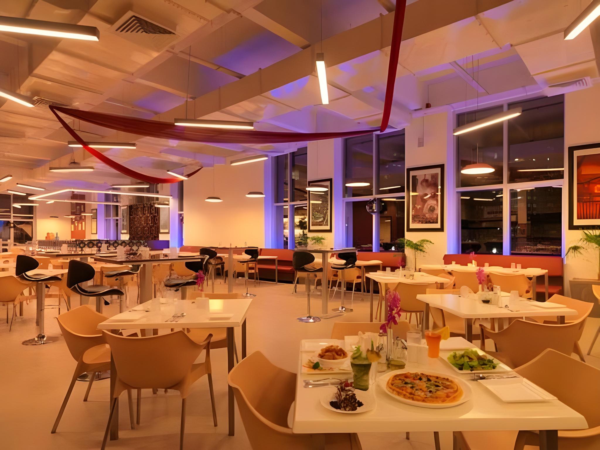 24 TECH HOTEL 20/25