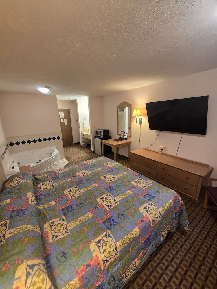 OYO 1002349 Roadside Inn 20/32
