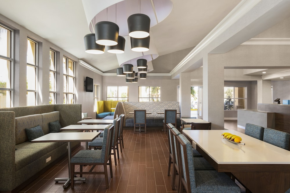 Hampton Inn and Suites Fort Lauderdale Airport South Cruise Port 31/43