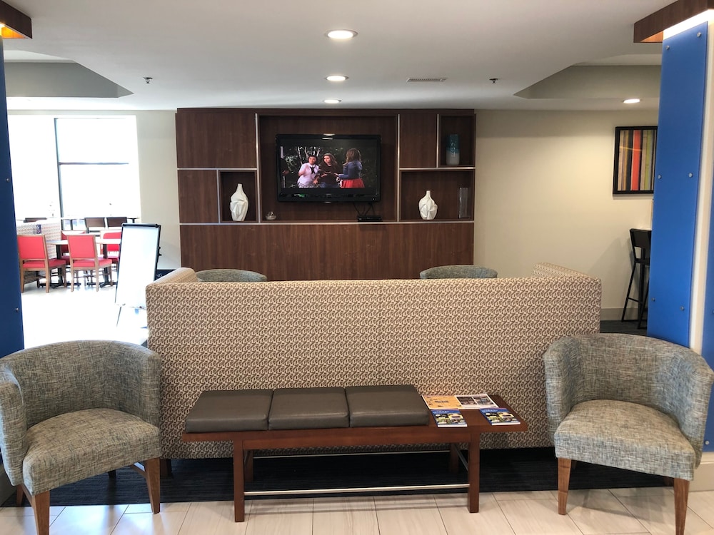 Holiday Inn Express Hotel Suites Franklin 48/61