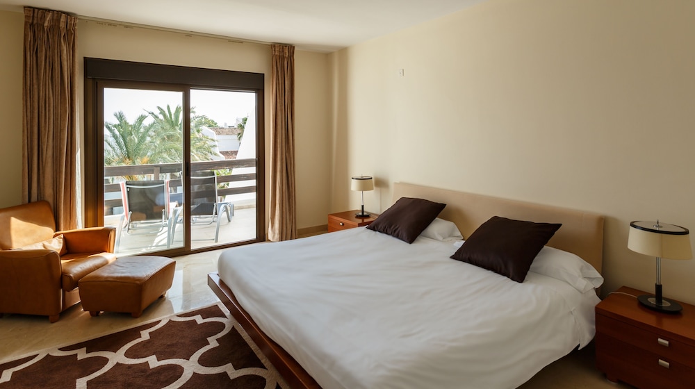 Coral Beach Aparthotel 11/77